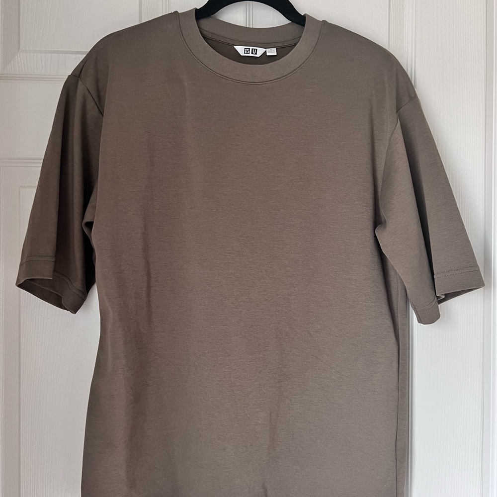 Uniqlo U Airism Men's Olive Green T-Shirt in Small